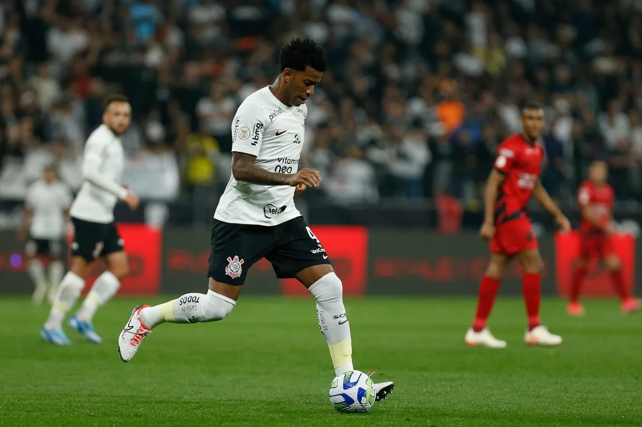 Mercado da bola: Corinthians terá reunião para definir o futuro de Gil