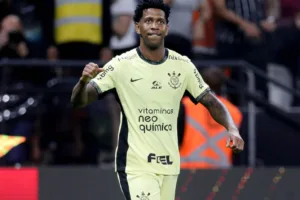 Santos negocia contratação de Gil, ex-Corinthians, diz Ricardo Martins