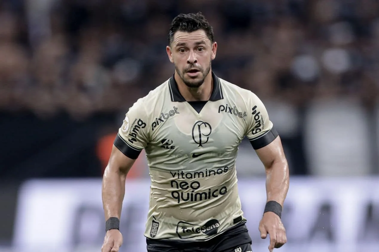 Santos anuncia contratação de Giuliano, ex-Corinthians