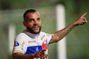 Santos anuncia atacante como 11º reforço para temporada 2024