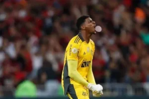 Goleiro do Flamengo, Hugo Souza fica mais perto de fechar com rival da Série A