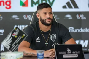 Vai ou fica? Hulk despista sobre permanência no Atlético-MG