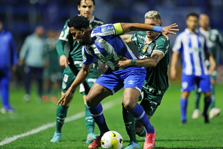 Ex-Grêmio e SPFC é anunciado pelo Sampaio Corrêa