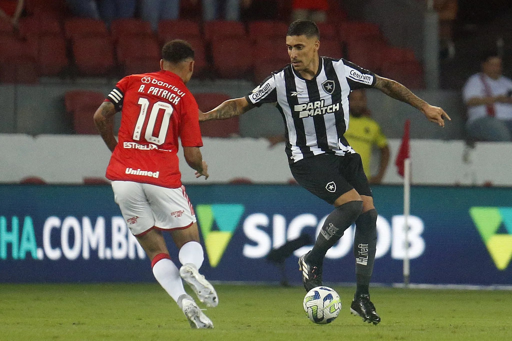 Internacional vence e Botafogo termina fora do G4 do Brasileirão Série A
