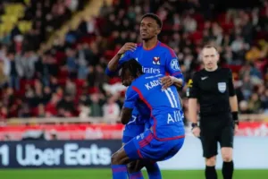 Lyon faz ‘jogo duro’ com Botafogo por Jeffinho