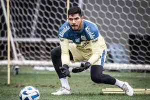Goleiro renova com o Santos e frustra planos do Grêmio 