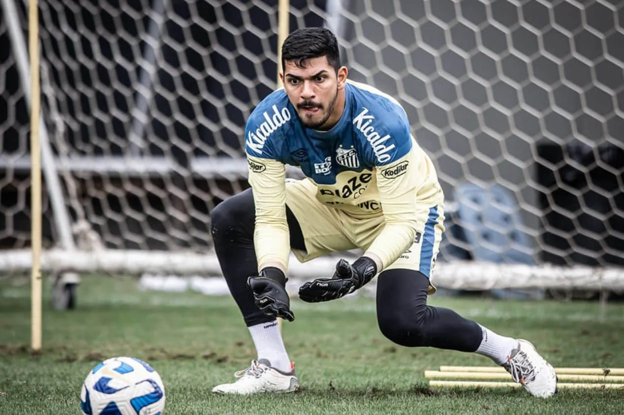Goleiro renova com o Santos e frustra planos do Grêmio 