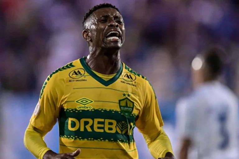 Neto detona prejuízo milionário do Corinthians com jogador: “Não fez p… nenhuma”