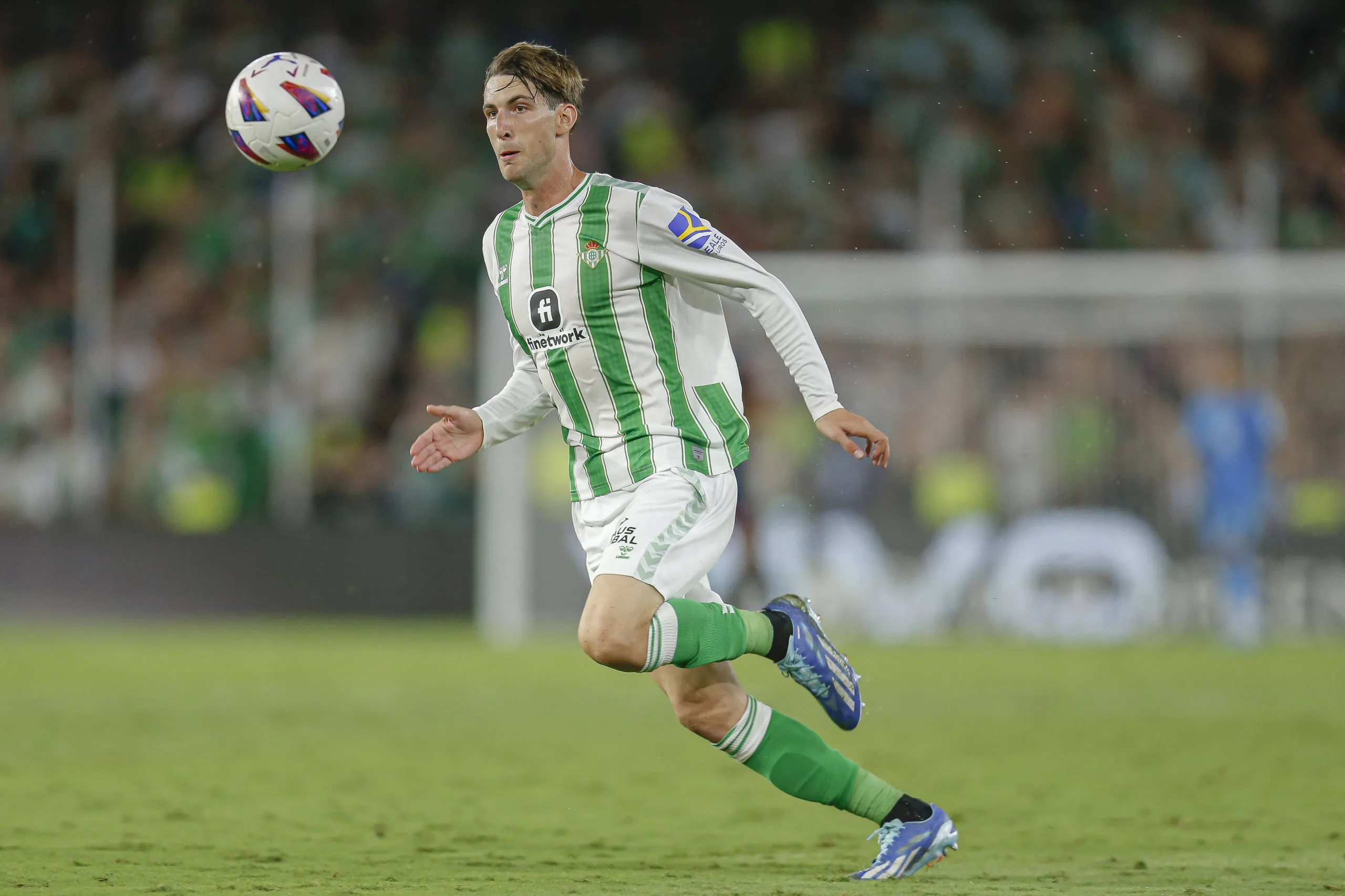 Mercado da bola: Milan finaliza transferência e contrata lateral do Betis