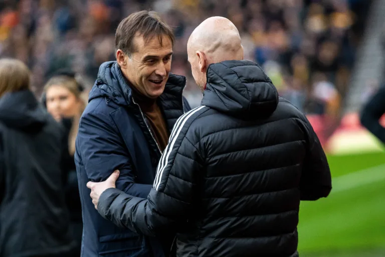 Ex-técnico do Real Madrid surge como possível substituto de Erik ten Hag em Old Trafford; saiba mais