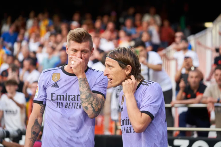 Real Madrid aguarda decisão dos ídolos Kroos e Modric sobre renovação