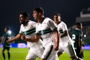 Vasco tem interesse na contratação de zagueiro do Coritiba