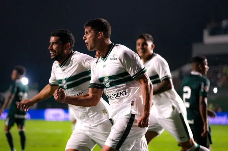 Vasco tem interesse na contratação de zagueiro do Coritiba