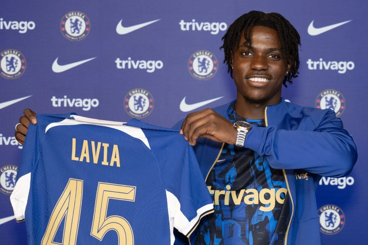 Roméo Lavia é motivo de preocupação no Chelsea após lesão