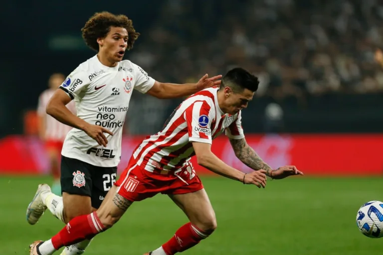 Corinthians negocia a contratação de Leo Godoy, do Estudiantes-ARG