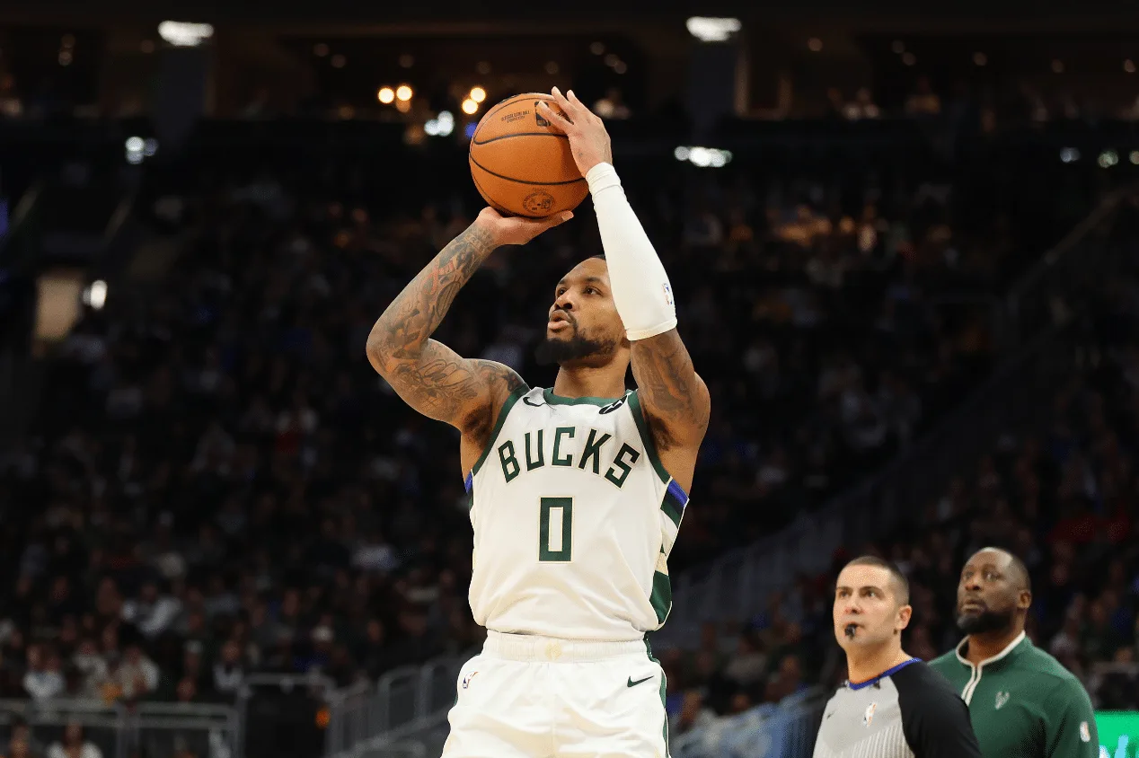 Lillard se torna o 5º maior pontuador da linha de três da história da NBA