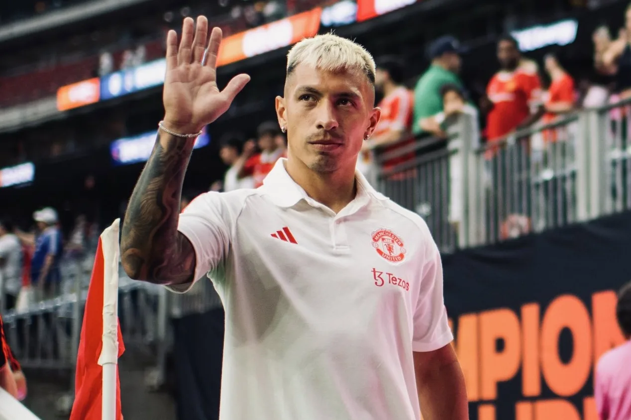 Lisandro Martínez se aproxima de retorno no Manchester United