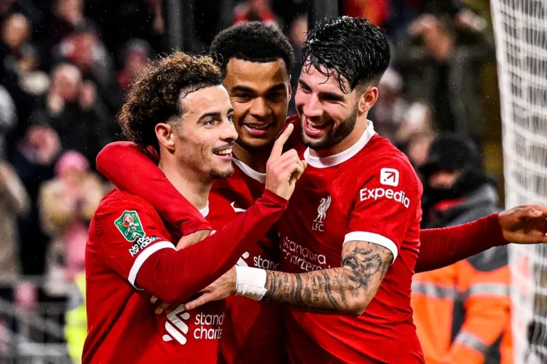 Chelsea e Liverpool garantem vaga para a semifinal da Copa da Liga Inglesa