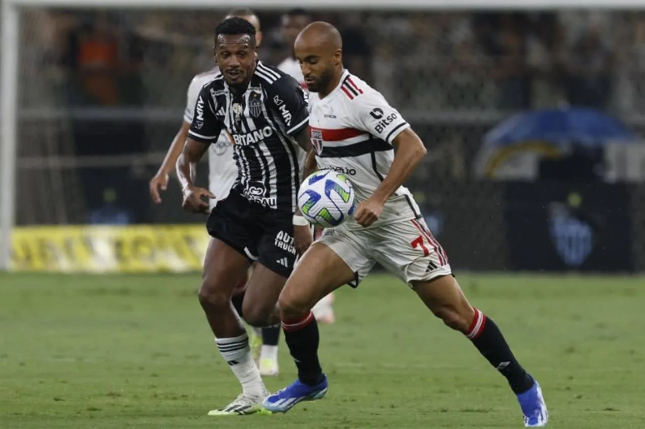 Lucas se lesiona, sai carregado e causa preocupação ao São Paulo