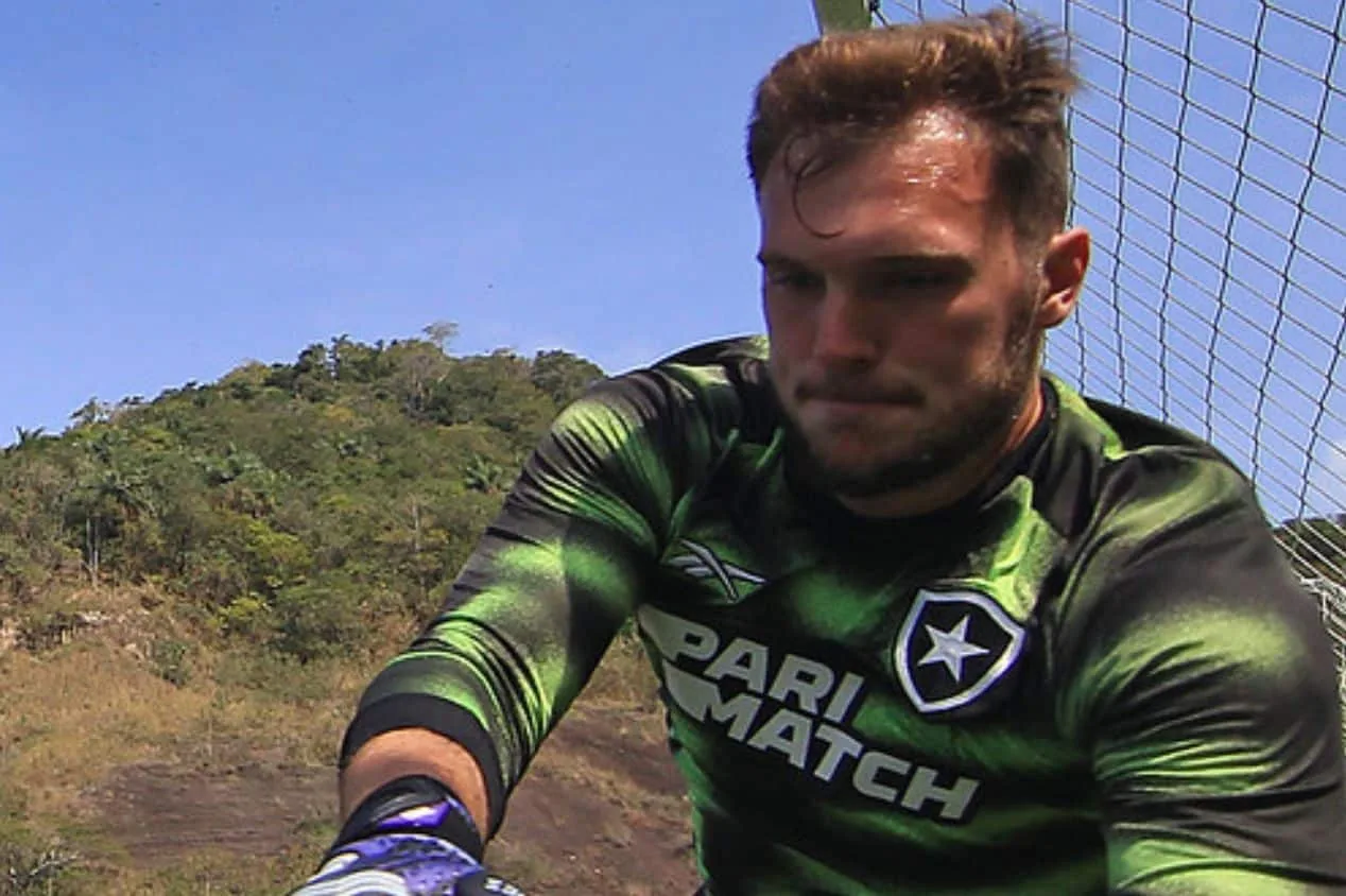 Botafogo estuda opções com provável saída de Lucas Perri