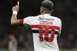 Luciano comemora 200 partidas pelo São Paulo e projeta mais