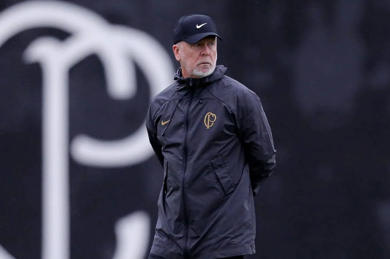 Mano Menezes pede permanência de cinco medalhões no Corinthians para 2024; veja nomes