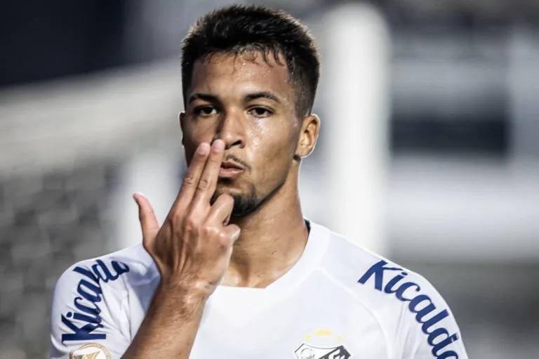 Alvo do Palmeiras, Marcos Leonardo tem salário “acessível” no Santos; veja quantia