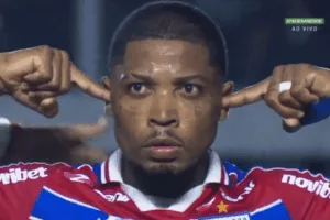 Marinho aplica a ‘Lei do Ex’ e coloca Fortaleza à frente do Santos no Brasileirão; assista ao gol