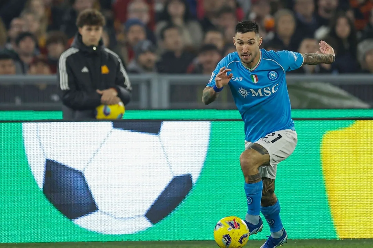 Napoli recebe oferta de 12 milhões de euros por Matteo Politano