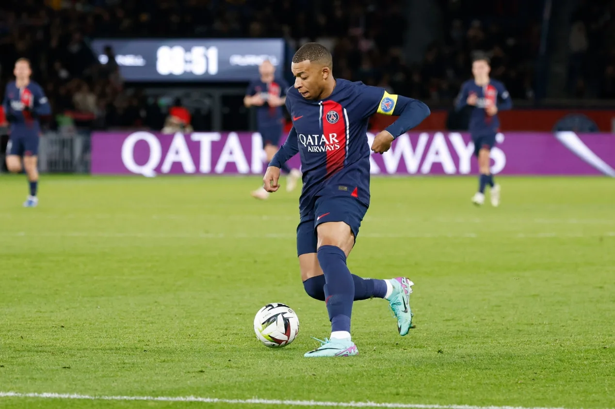 PSG vence Metz com dois gols de Mbappé e mantém vantagem na liderança da Ligue 1