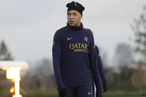 Presidente do PSG afirma que ainda não há definição sobre o futuro de Mbappé