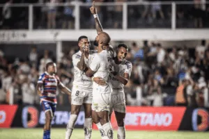 Messias empata para Santos contra o Fortaleza no Brasileirão; assista ao gol