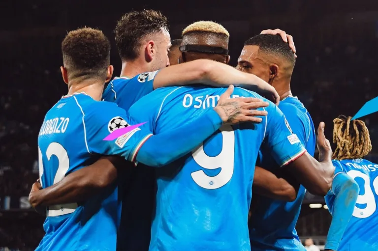 Napoli derrota Cagliari e se aproxima dos líderes do Campeonato Italiano