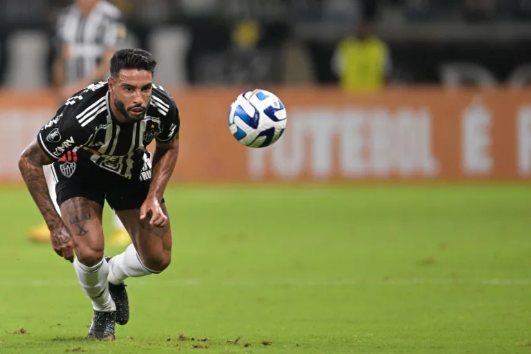 Mercado da bola: após Kuscevic, outro zagueiro entra na mira do Vasco