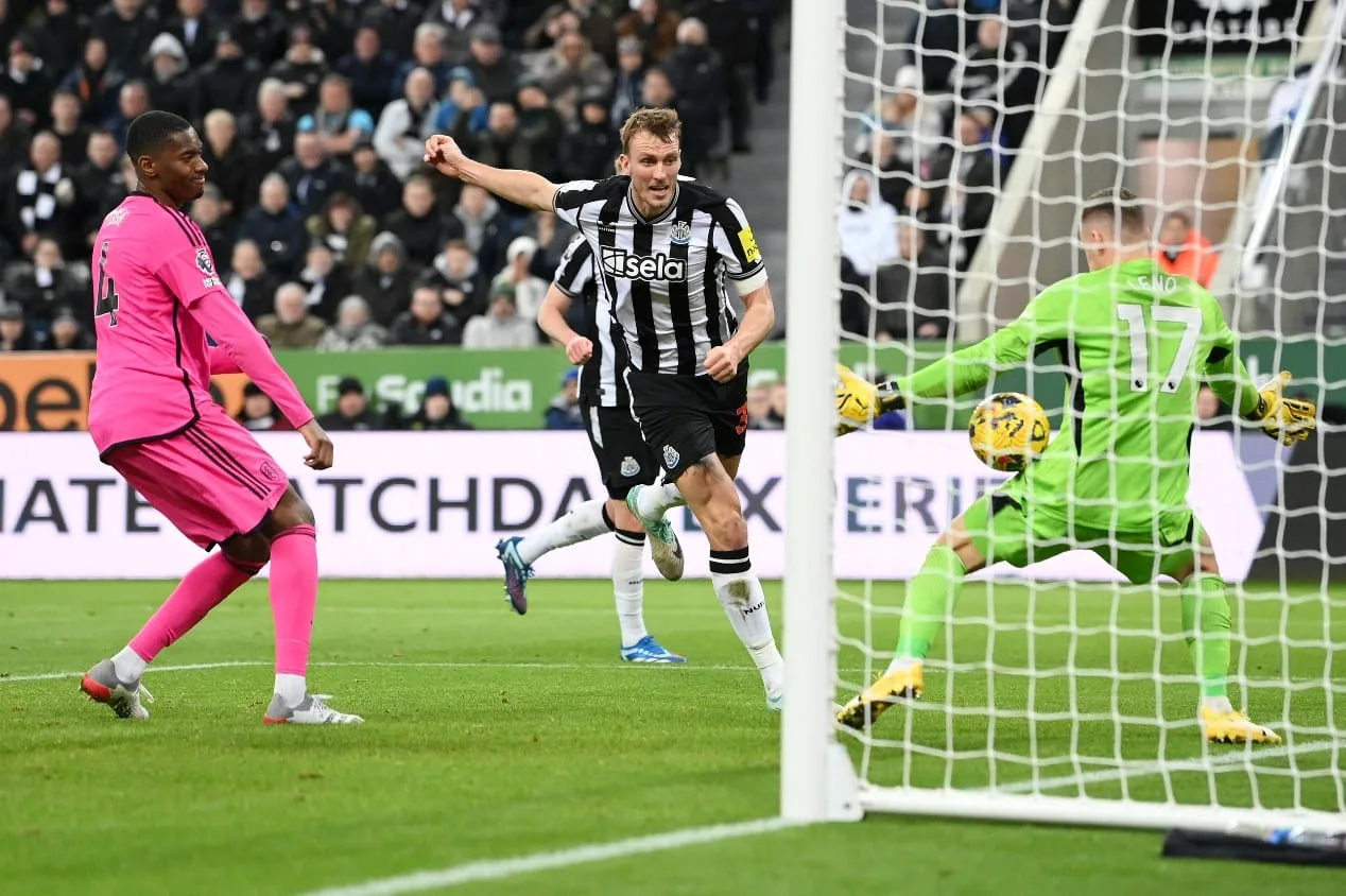 Newcastle aproveita expulsão e bate Fulham na Premier League