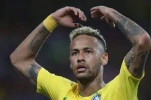 Neymar é ignorado, mas lista dos 100 melhores do mundo tem nome do Brasileirão