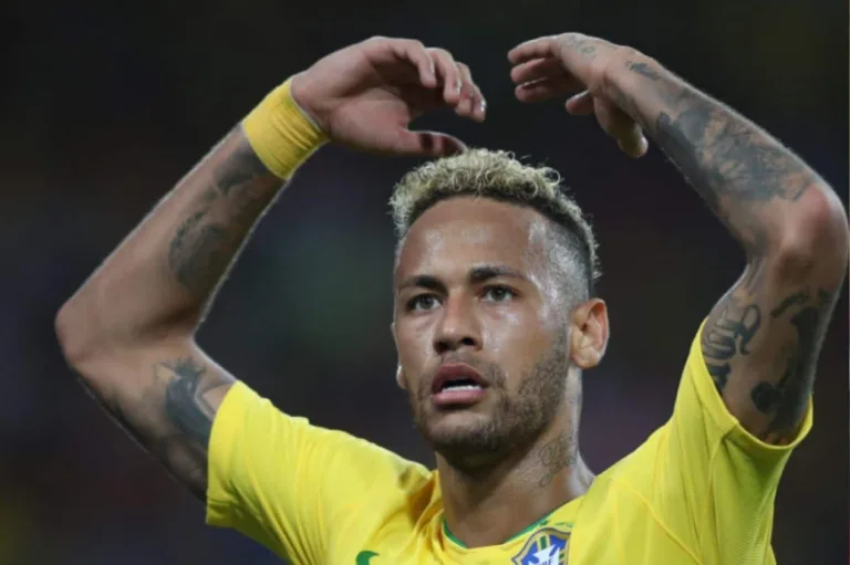 Neymar é ignorado, mas lista dos 100 melhores do mundo tem nome do Brasileirão 