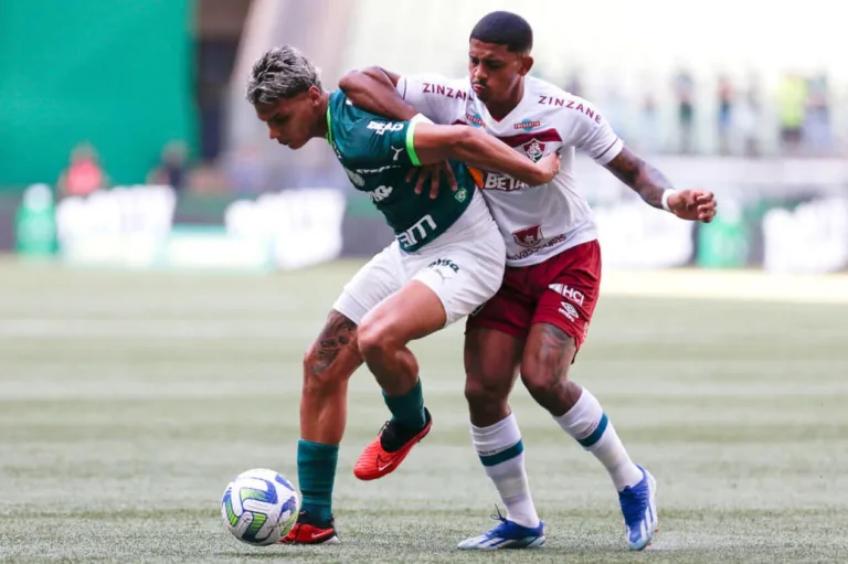 Palmeiras derrota Fluminense e fica perto de ser campeão do Brasileirão Série A