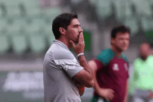 PVC revela passagem comprada e projeta futuro de Abel no Palmeiras: “Tenho a sensação”