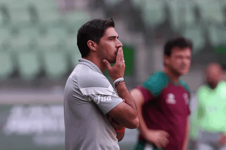 PVC revela passagem comprada e projeta futuro de Abel no Palmeiras: “Tenho a sensação”