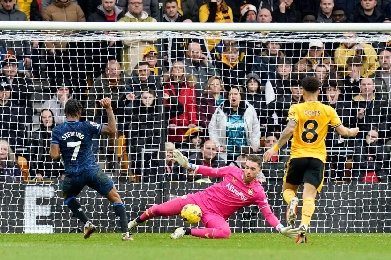 Sterling arruína festa de Natal do Chelsea em derrota para o Wolves na Premier League