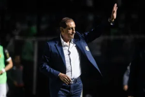 Vasco anuncia a renovação de Ramón Díaz