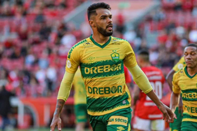 Corinthians negocia com quatro volantes e quer contratar dois deles; veja nomes