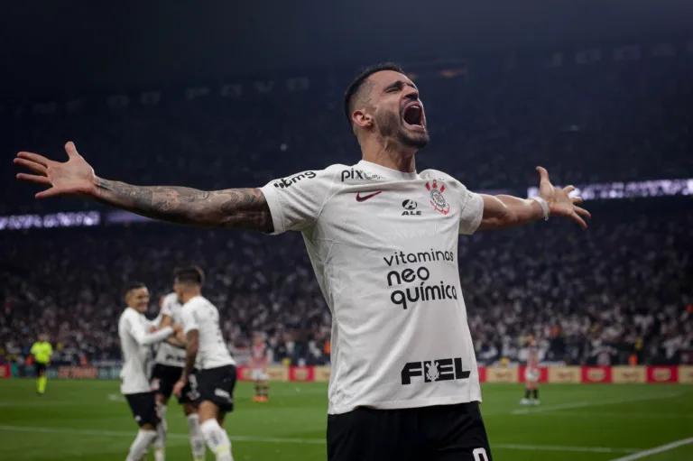 Corinthians confirma três saídas; veja quem ainda pode deixar o clube