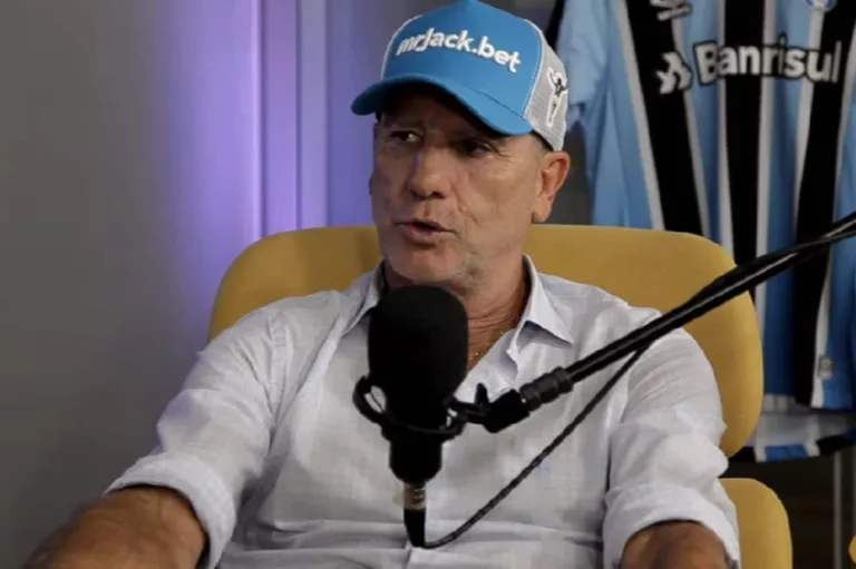 Renato Gaúcho monta top-3 da história do futebol sem Ronaldo e CR7; veja nomes