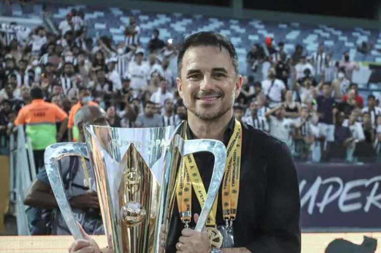 Rodrigo Caetano dispensa proposta do Corinthians e fica no Atlético Mineiro