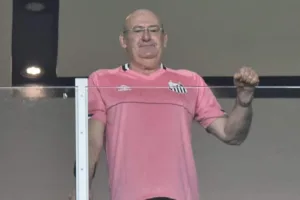 Após rebaixamento no Brasileirão, Santos atrasa pagamento de salários de jogadores e funcionários