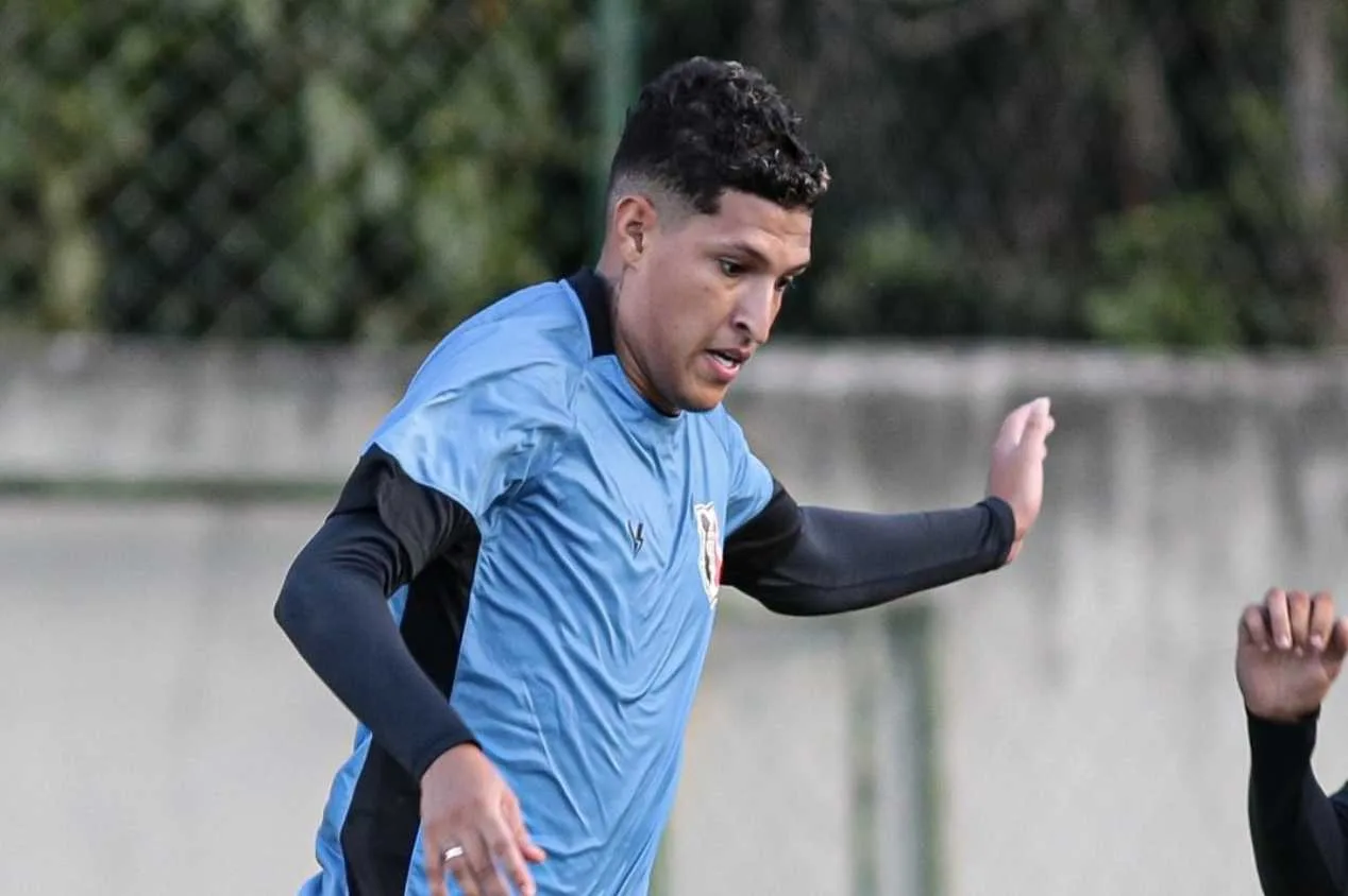 Atacante ex-Corinthians não passa em exame médico e deixa o Santa Cruz