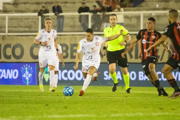 Santos encaminha contratação de atacante formado pelo Palmeiras