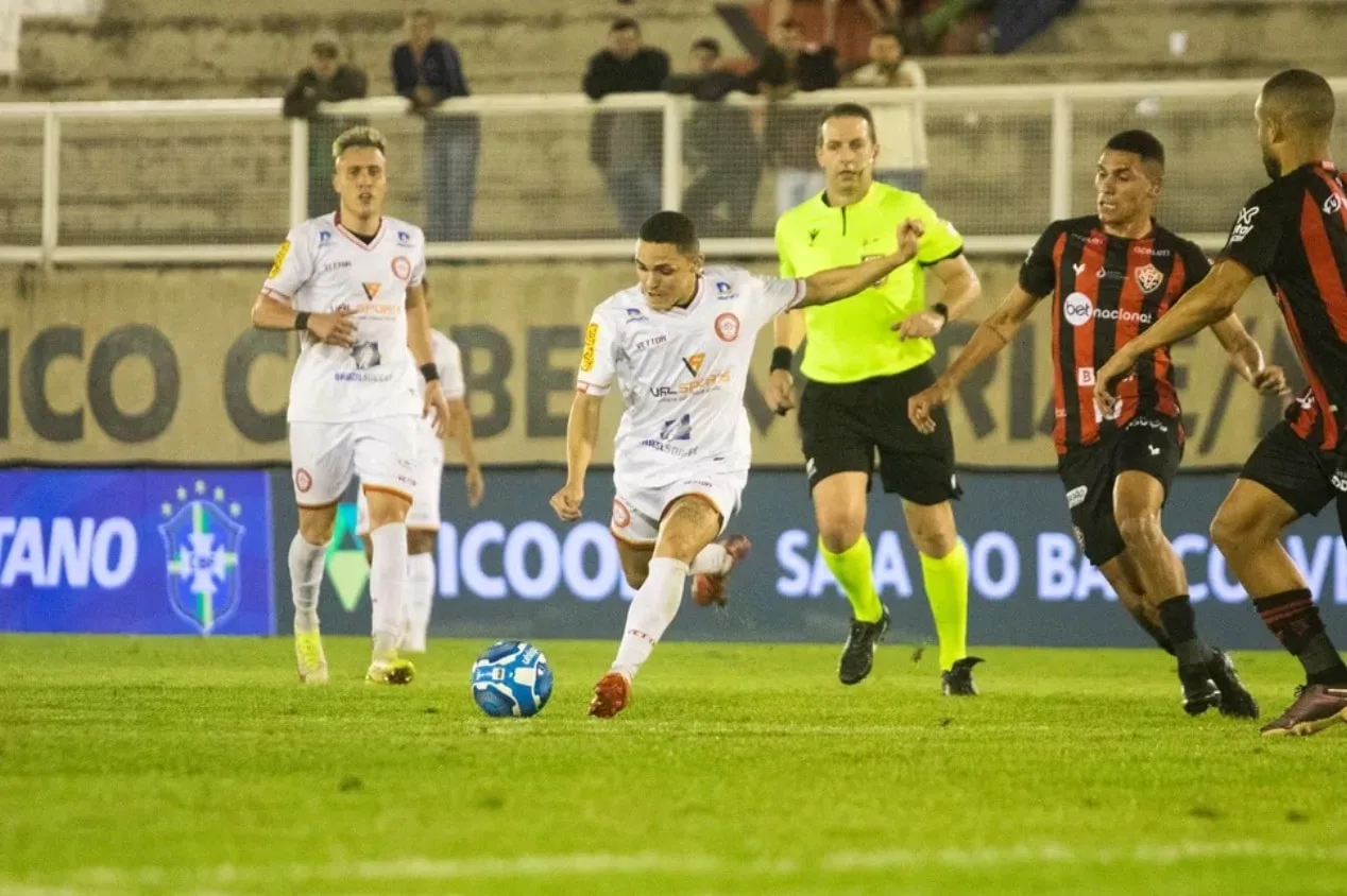 Santos encaminha contratação de atacante formado pelo Palmeiras